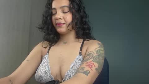Snapshot of obeyval chatting on 23, 11, 2025 Vale online show from 23, 11, 2025