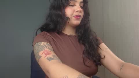 Snapshot of obeyval chatting on 27, 11, 2025 Vale online show from 27, 11, 2025