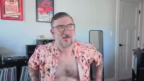 Snapshot of office_dad chatting on 18, 9, 2025 Office Dad online show from 18, 9, 2025