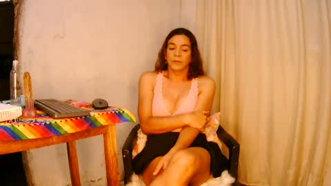 Snapshot of oh_tique chatting on 10, 2, 2025 LU online show from 10, 2, 2025