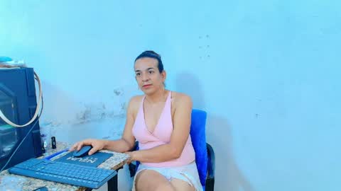 Snapshot of oh_tique chatting on 7, 4, 2026 LU online show from 7, 4, 2026