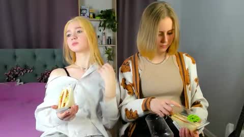 Emi and Ohpi online show from 11, 3, 2026