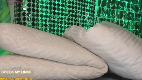 ohyesly_ online show from 3, 3, 2025