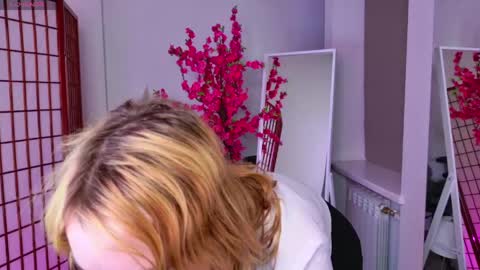 Snapshot of oksi_koxy chatting on 24, 5, 2026 Karolina online show from 24, 5, 2026