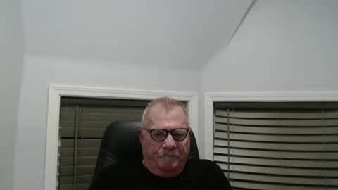 Snapshot of oldguybigd chatting on 4, 10, 2025 oldguybigd online show from 4, 10, 2025