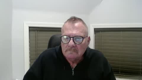 Snapshot of oldguybigd chatting on 19, 11, 2025 oldguybigd online show from 19, 11, 2025