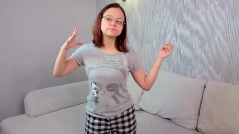 Snapshot of oleneweir chatting on 13, 11, 2025 Stella online show from 13, 11, 2025