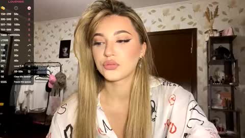 Snapshot of oletaguinyard chatting on 17, 11, 2025 Kem online show from 17, 11, 2025