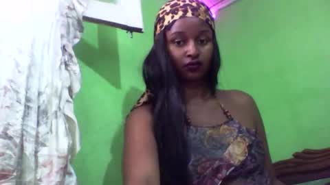 Snapshot of olinah610 chatting on 12, 10, 2025 olinah610 online show from 12, 10, 2025