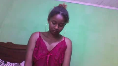 Snapshot of olinah610 chatting on 24, 10, 2025 olinah610 online show from 24, 10, 2025