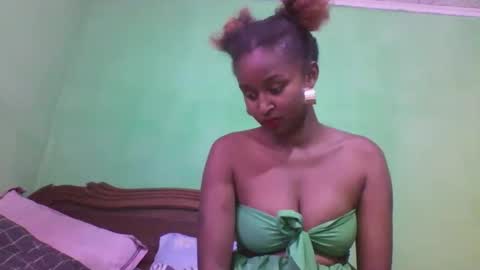 Snapshot of olinah610 chatting on 28, 10, 2025 olinah610 online show from 28, 10, 2025