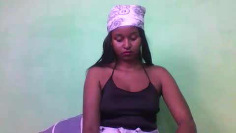 Snapshot of olinah610 chatting on 14, 11, 2025 olinah610 online show from 14, 11, 2025