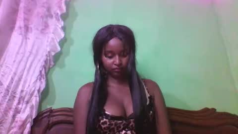 Snapshot of olinah610 chatting on 14, 11, 2025 olinah610 online show from 14, 11, 2025