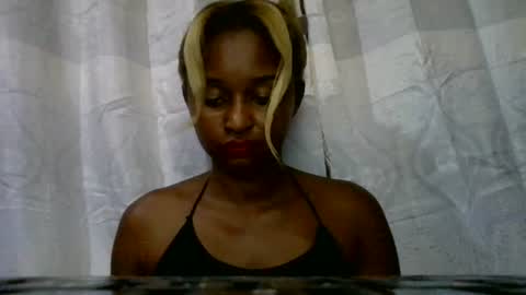 Snapshot of olinah610 chatting on 8, 7, 2026 olinah610 online show from 8, 7, 2026