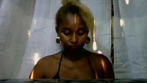 Snapshot of olinah610 chatting on 11, 7, 2026 olinah610 online show from 11, 7, 2026