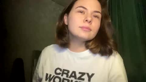 Snapshot of olivepeach chatting on 29, 10, 2025 Oil online show from 29, 10, 2025