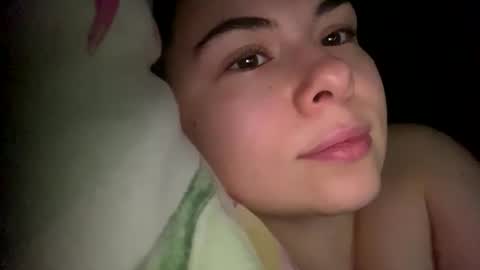 Snapshot of olivepeach chatting on 9, 11, 2025 Oil online show from 9, 11, 2025