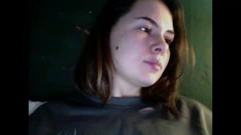 Snapshot of olivepeach chatting on 21, 11, 2025 Oil online show from 21, 11, 2025