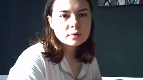 Snapshot of olivepeach chatting on 5, 4, 2026 Oil online show from 5, 4, 2026