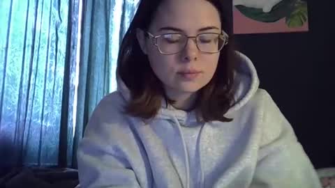 Snapshot of olivepeach chatting on 11, 4, 2026 Oil online show from 11, 4, 2026