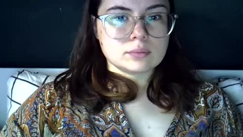 Snapshot of olivepeach chatting on 16, 7, 2026 Oil online show from 16, 7, 2026