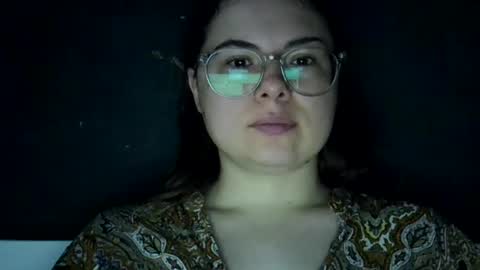 Snapshot of olivepeach chatting on 19, 7, 2026 Oil online show from 19, 7, 2026