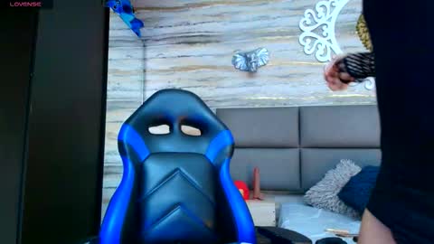 Snapshot of oliver__brown chatting on 28, 11, 2025 Oliver online show from 28, 11, 2025