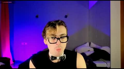 Snapshot of oliver__martinez chatting on 13, 10, 2025 OLIVER MARTINEZ online show from 13, 10, 2025