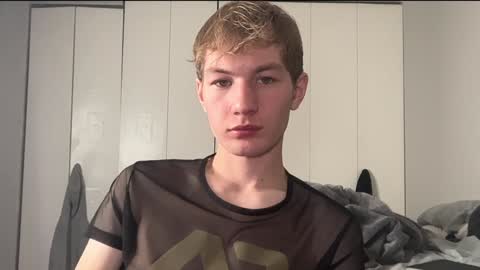 Snapshot of oliver_beck chatting on 16, 12, 2024 Oliver Beck online show from 16, 12, 2024