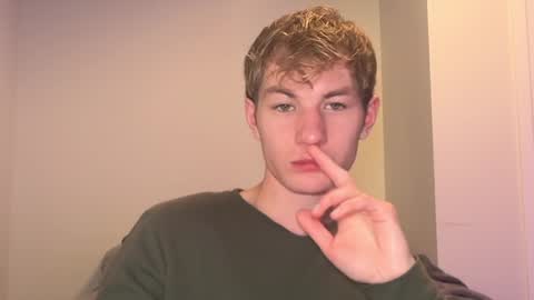 Snapshot of oliver_beck chatting on 28, 12, 2024 Oliver Beck online show from 28, 12, 2024