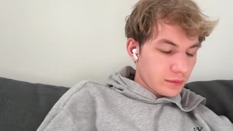 Snapshot of oliver_beck chatting on 6, 1, 2025 Oliver Beck online show from 6, 1, 2025