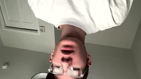 Snapshot of oliver_beck chatting on 10, 11, 2025 Oliver Beck online show from 10, 11, 2025