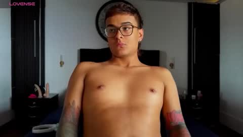 Snapshot of oliver_fuck chatting on 3, 2, 2026 HansOliver online show from 3, 2, 2026