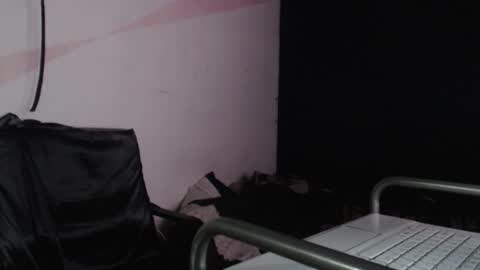 Snapshot of oliver_laid_2023 chatting on 14, 12, 2024 oliver_laid_2023 online show from 14, 12, 2024