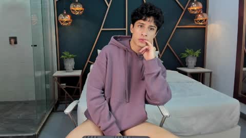 Snapshot of oliver_laurent chatting on 9, 4, 2026 OLIVER online show from 9, 4, 2026