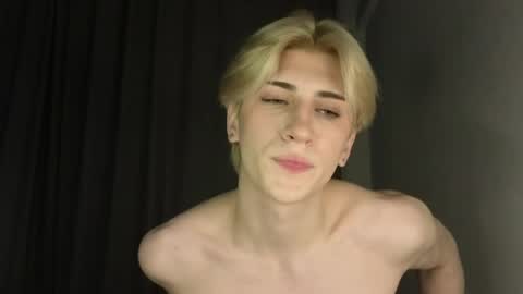 Snapshot of oliver_star_boy chatting on 18, 5, 2026 oliver online show from 18, 5, 2026