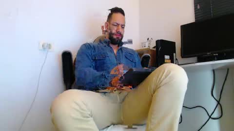 Snapshot of oliverdrew1 chatting on 2, 5, 2026 oliver online show from 2, 5, 2026