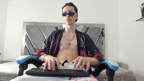 oliverthompson_01 online show from 9, 1, 2025