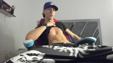 oliverthompson_01 online show from 8, 2, 2025