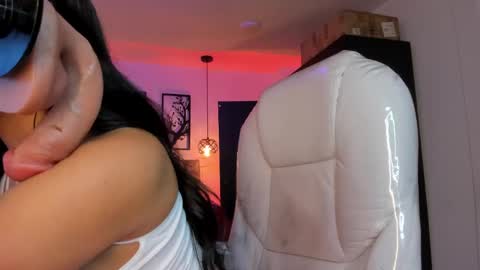 Snapshot of olivia__ds chatting on 1, 2, 2025 Olivia online show from 1, 2, 2025