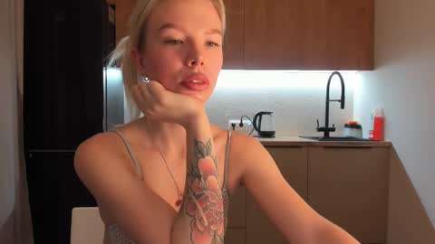 Olivia 3 online show from 5, 1, 2025