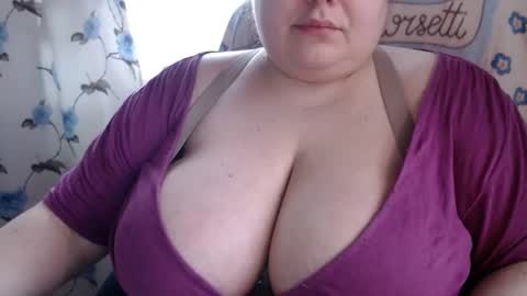 Snapshot of olivia_bud_gold chatting on 11, 12, 2024 Olivia Gold online show from 11, 12, 2024