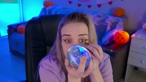 olivia_daze online show from 3, 11, 2025