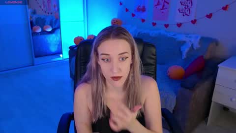 olivia_daze online show from 4, 11, 2025