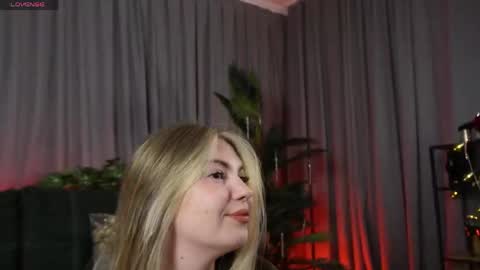 Snapshot of olivia_devis chatting on 22, 4, 2026 SaraConor online show from 22, 4, 2026