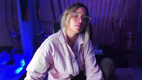 Snapshot of olivia_fox69 chatting on 20, 1, 2025 OLIVIA online show from 20, 1, 2025