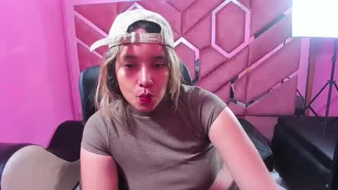 Snapshot of olivia_fox69 chatting on 2, 2, 2025 OLIVIA online show from 2, 2, 2025