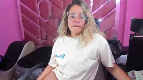 Snapshot of olivia_fox69 chatting on 9, 2, 2025 OLIVIA online show from 9, 2, 2025