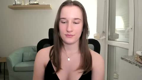 Oliwiaa2004 online show from 15, 12, 2024