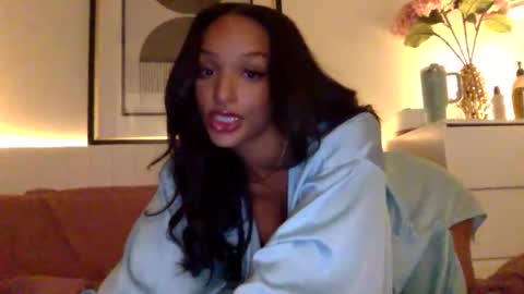 Snapshot of oliviaamara chatting on 20, 5, 2026 oliviaamara online show from 20, 5, 2026